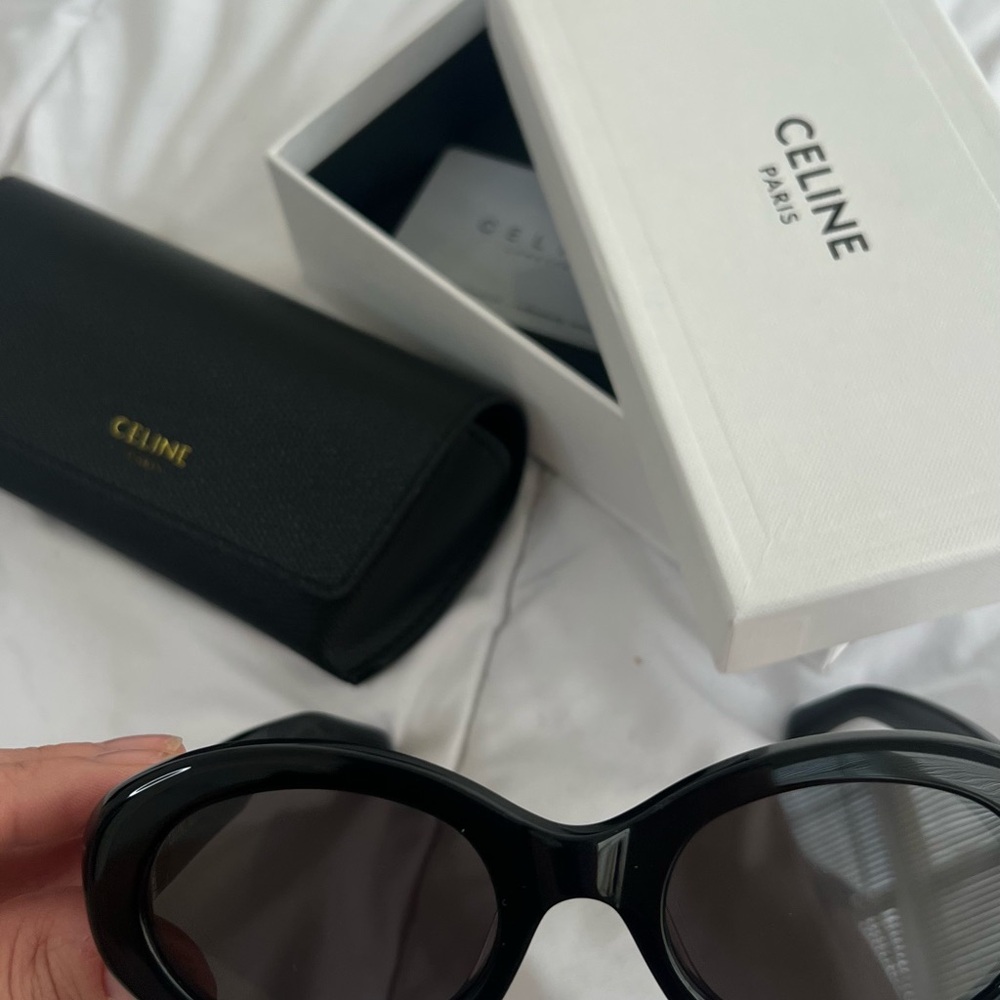 TRIOMPHE 01 SUNGLASSES IN ACETATE
BLACK